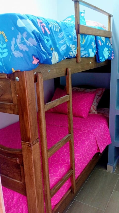 Bedroom, bunk bed