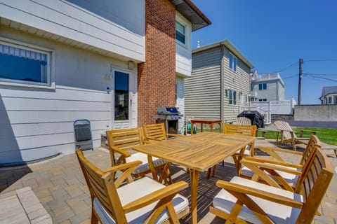 Jersey Shore Getaway with Grill Walk to Beach! House in Belmar