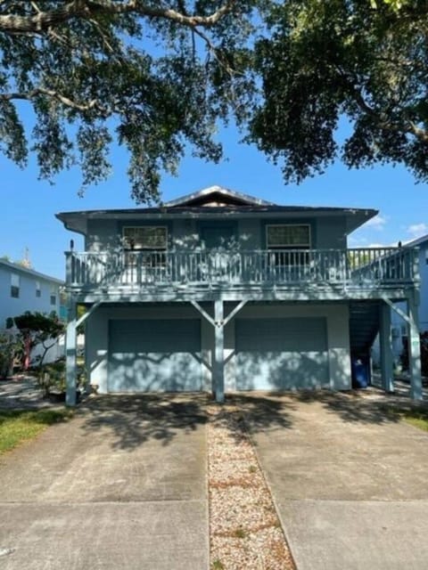 Tropical Coastal Oasis West Apartment in Indian Rocks Beach