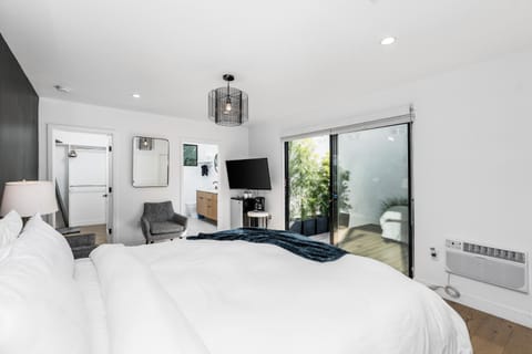 Modern Guest Room Copropriété in Mar Vista
