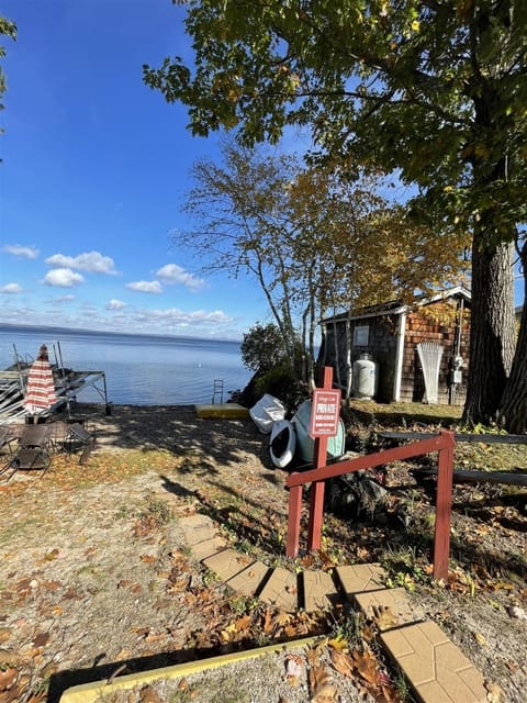 HATE TO LEAVE IT LIMIT 6 villa House in Sebago Lake