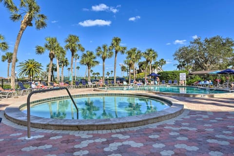 Less Than 1 Mi to Siesta Key Beach Condo with Pool Apartment in Siesta Beach