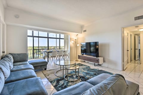 Less Than 1 Mi to Siesta Key Beach Condo with Pool Apartment in Siesta Beach