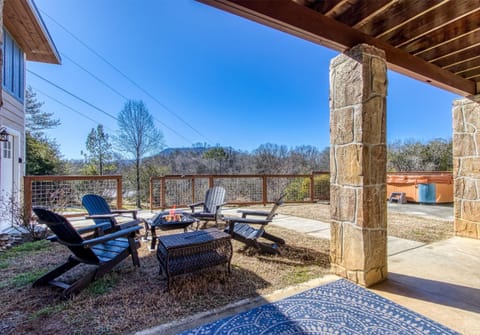 Absolutely Gorgeous, Modern Comfy Retreat W Hot Tub, Game Room, & Fire Pit! Casa in Sevierville