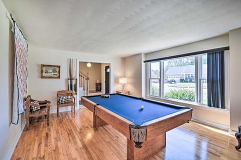 Spacious Chesapeake Home with Pool Table! House in Portsmouth
