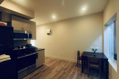 New & Sophisticated Large 1BR Near Tech Haus in Los Altos