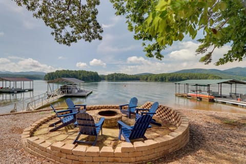 Lake Blue Ridge Vacation Rental with Hot Tub! Casa in Blue Ridge Lake