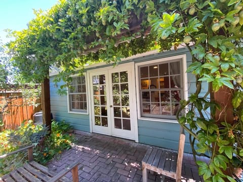 Garden Cottage Paradise Also Perfect for WFH-ers Condo in Los Altos