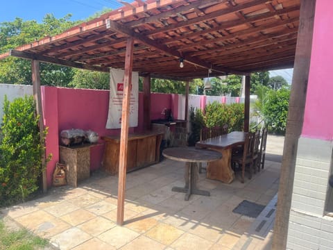 Patio, Day, Dining area