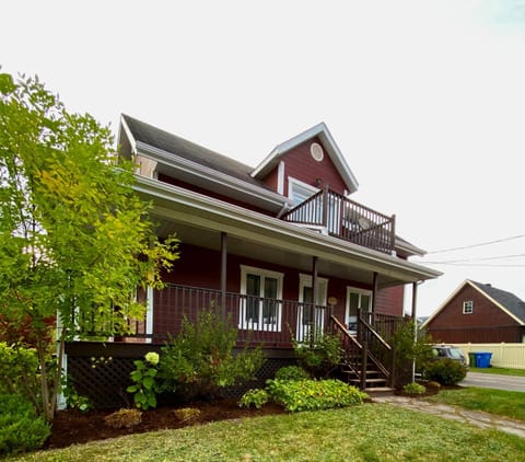 Belle maison avec vue sur la rivière House in L'Anse-Saint-Jean