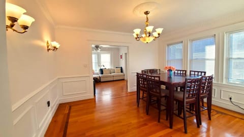 Near Train Station Gorgeous 3-Bedroom Apartment with Patios Condo in Quincy
