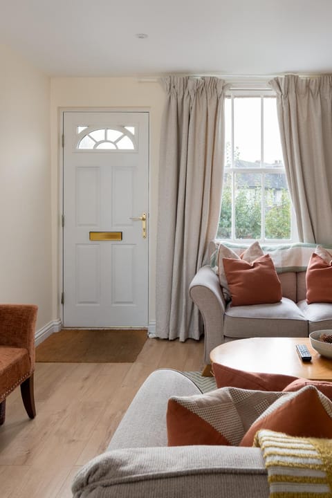 Beautiful cottage style 3-bed By Valore Property Services Apartamento in Aylesbury Vale