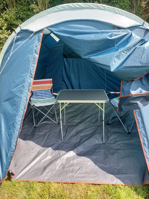 Luxury Pop Up Camping & Hotel Package & Private Transport to Tomorrowland Campground/
RV Resort in Flanders