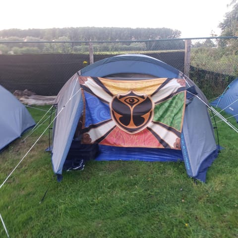 Luxury Pop Up Camping & Hotel Package & Private Transport to Tomorrowland Campground/
RV Resort in Flanders