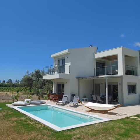 Property building, Patio, Garden, View (from property/room), Balcony/Terrace, Garden view, Pool view, Swimming pool, sunbed