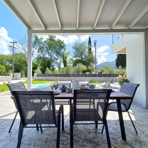 Patio, Day, Garden, View (from property/room), Balcony/Terrace, Dining area, Garden view