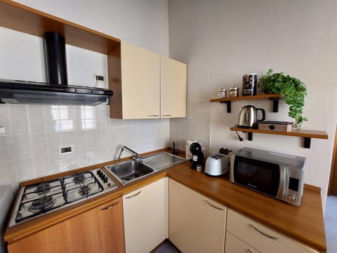 Coffee/tea facilities, Kitchen or kitchenette, minibar, stove, toaster