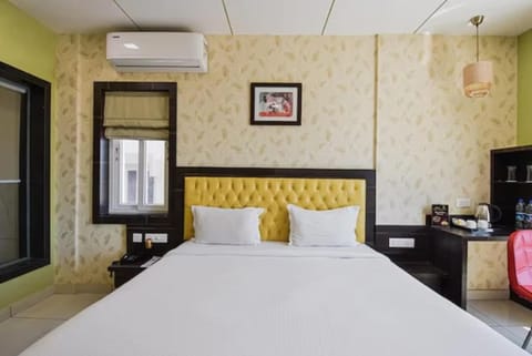Goroomgo Royal Crown Puri Hotel in Puri