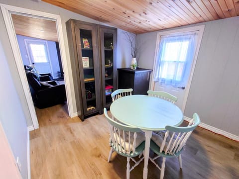 Red Island Cozy Casa House in Summerside