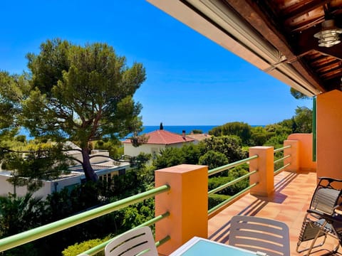 Patio, Day, Natural landscape, View (from property/room), Balcony/Terrace, Sea view, sunbed