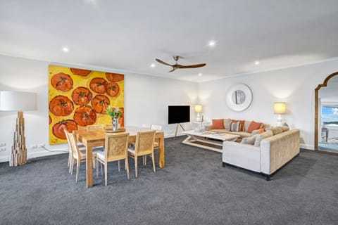 Iluka Palm Cove Penthouse House in Pittwater Council