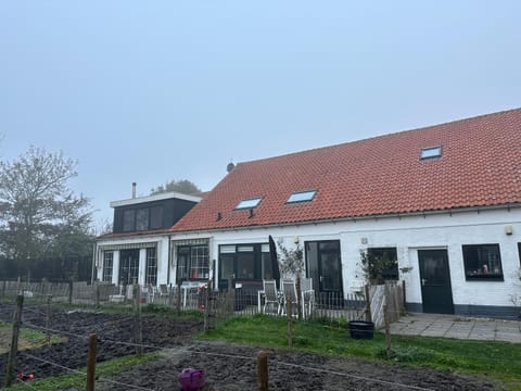 Het Tinkerparadijs, paarden, rust en ruimte. Apartment in Burgh-Haamstede