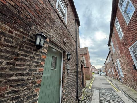 Quirky cottage in the historical town of Beverley House in Beverley