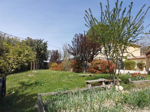 Studio indépendant à 2 minutes du golf du Luberon Apartment in Manosque