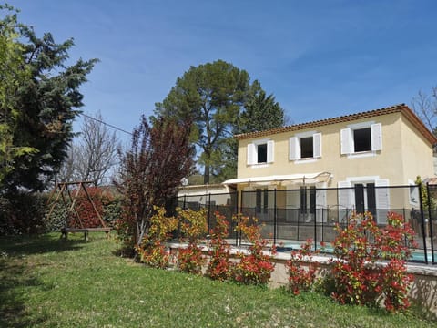 Studio indépendant à 2 minutes du golf du Luberon Apartment in Manosque