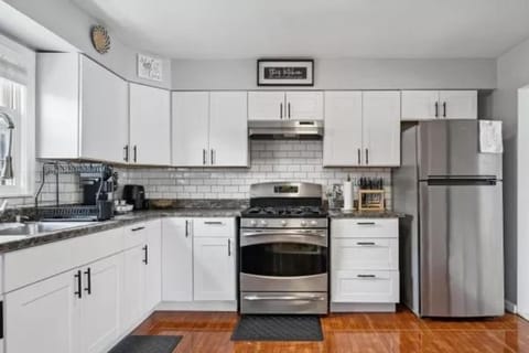 Rockaway 3 bedroom suite by the Sea. House in Far Rockaway