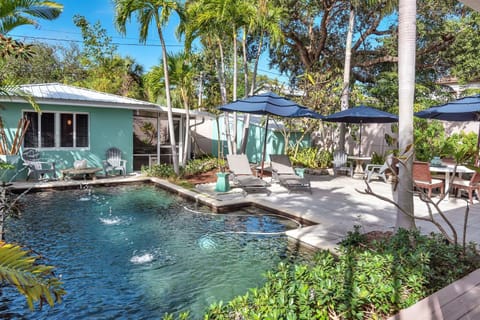 Art Deco Pool house mile and a half to beach Pets Welcome Condo in Lake Worth