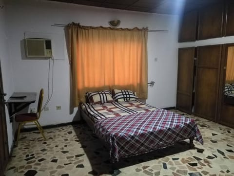 Room in House - Vals Residence O9o98o58ooo Übernachtung mit Frühstück in Lagos