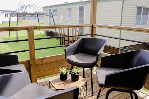 Day, Balcony/Terrace, Seating area