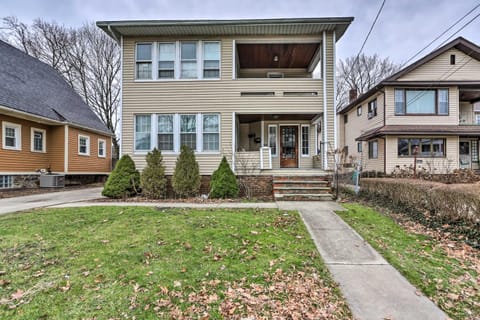 Lakewood Home with Yard about 8 Mi to Cleveland! House in Lakewood