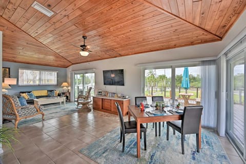 Everglades Getaway with Deck and Water Views! Casa in Everglades City