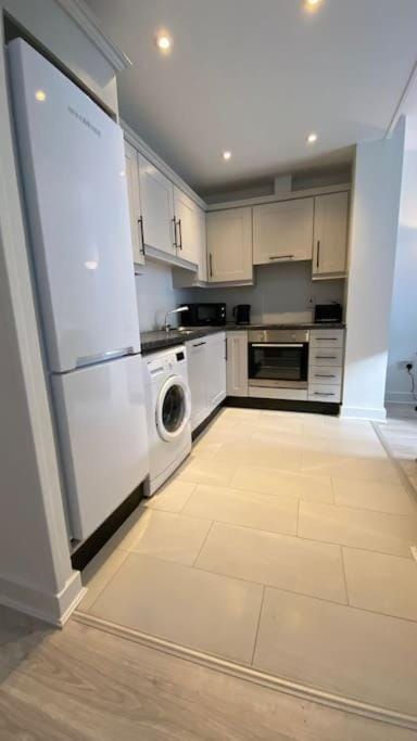 Stunning Modern 2bed Apt Near Dublin City& Airport Apartment in Dublin