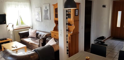 Communal lounge/ TV room, TV and multimedia, Living room, Seating area