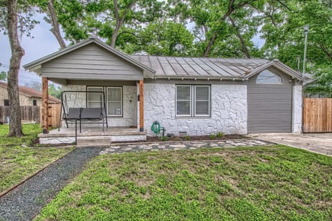 DT 323 Kessler Cottage House in New Braunfels