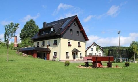 Ferienwohnung in Voigtsdorf mit Garten, Grill und gemeinschaftlichem Pool Apartment in Sächsische Schweiz-Osterzgebirge