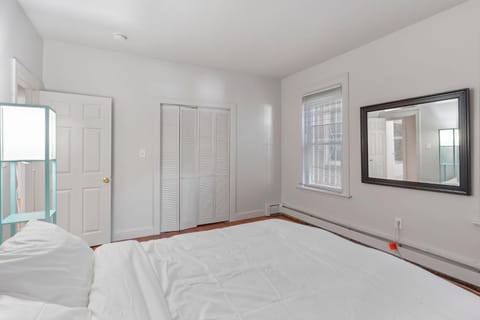 Frog Hollow Red Door Retreat Apartment in Hartford