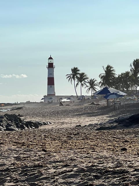 Flat na Praia de Itapuã no Terreo com AR-Condicionado - SEM TAXAS Condo in Salvador