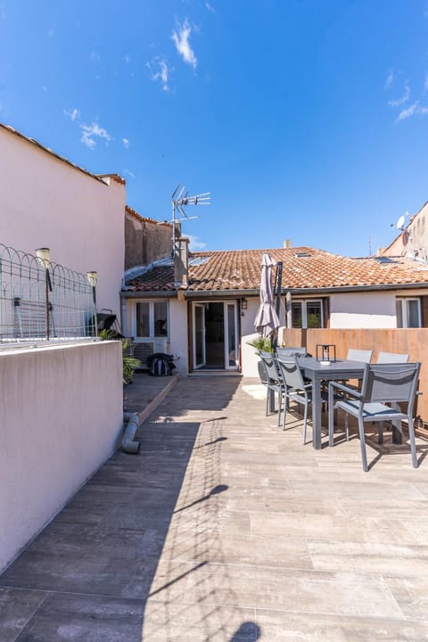 Property building, Patio, Day, View (from property/room), Balcony/Terrace, Dining area