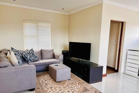 Modern Family house 4 bdrm-Tranquility guaranteed Haus in Cape Town