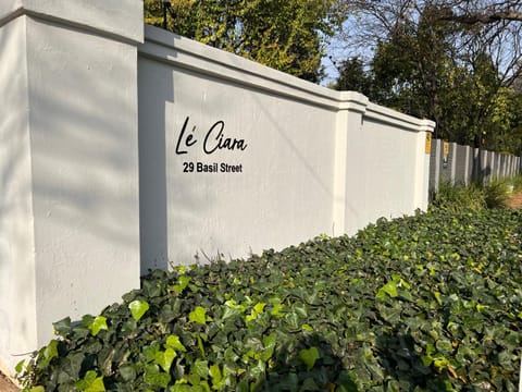 Le'Ciara Luxury Guest House Hôtel in Sandton