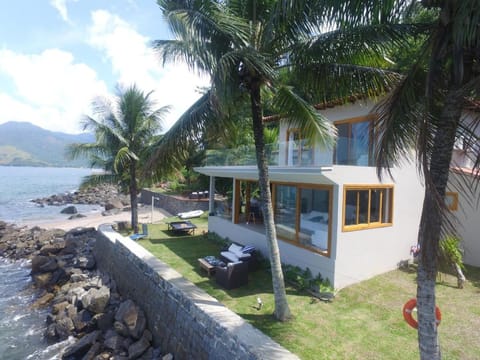 Casa com praia particular no condomínio Portobello House in Mangaratiba