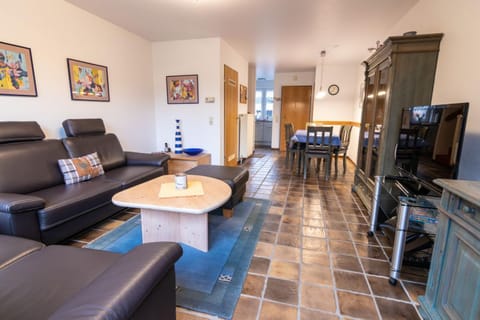 TV and multimedia, Photo of the whole room, Seating area, Dining area