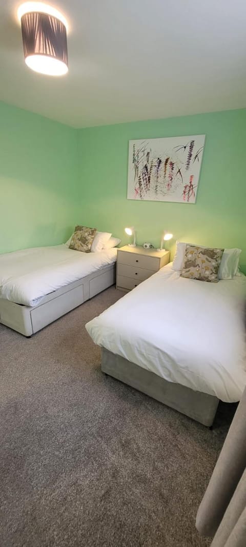 Rent Unique the Beeches 2bed Condo in Crawley