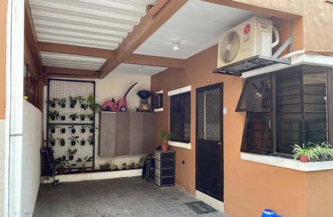 Redwood Homestay Apartment in Quezon City