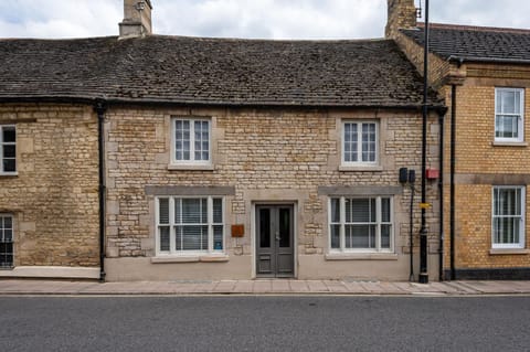 Property building, Street view, Location