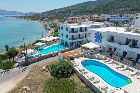 Property building, Bird's eye view, Pool view, Sea view, Swimming pool, sunbed